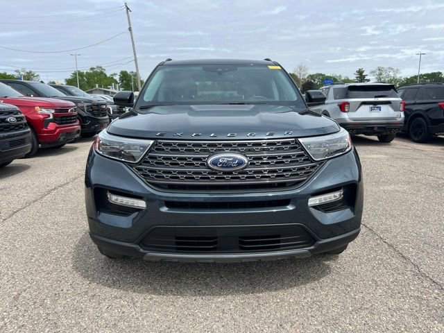 Certified 2024 Ford Explorer XLT w/ Equipment Group 202A AWD/4WD image 2