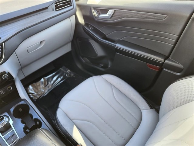 Certified 2025 Ford Escape Platinum w/ Premium Technology Package image 15