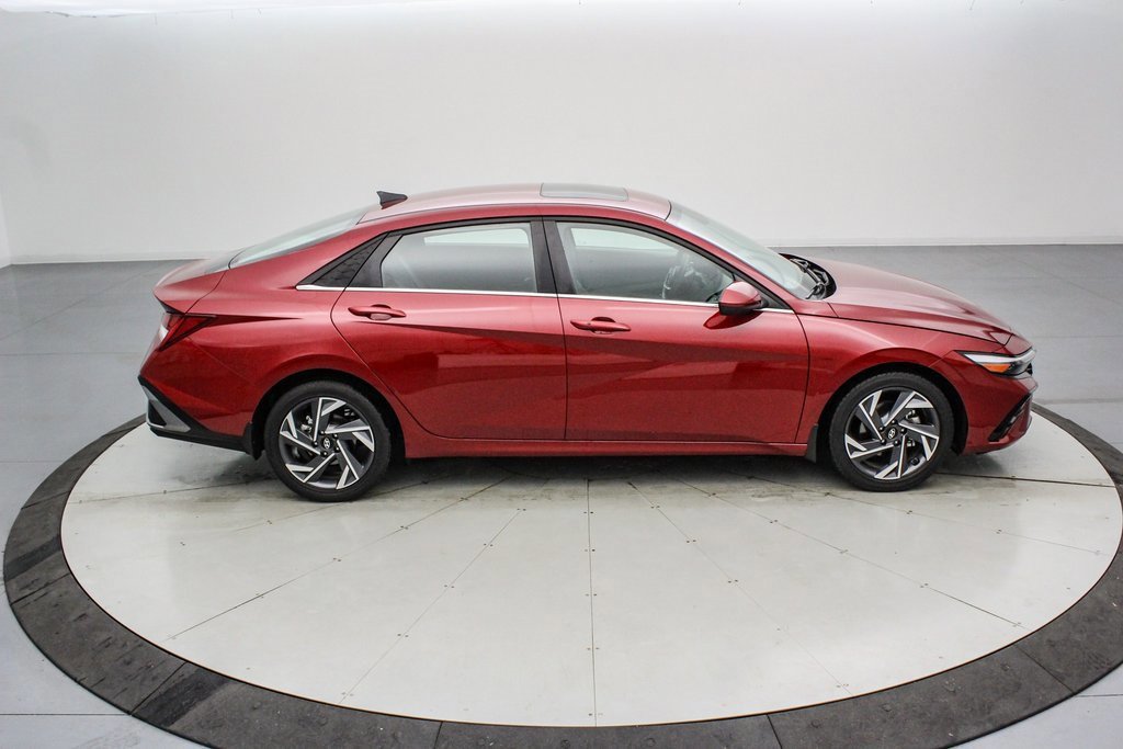 Used 2025 Hyundai Elantra SEL image 6