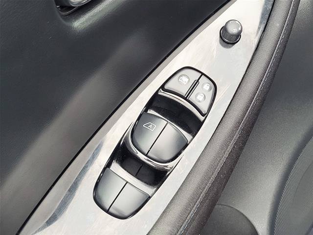 Used 2018 Nissan Leaf SV w/ Protection Package FWD image 18