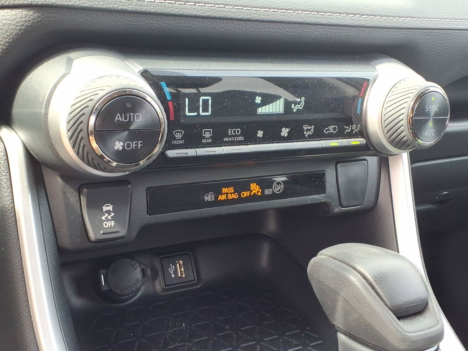 Used 2025 Toyota RAV4 LE AWD/4WD image 12