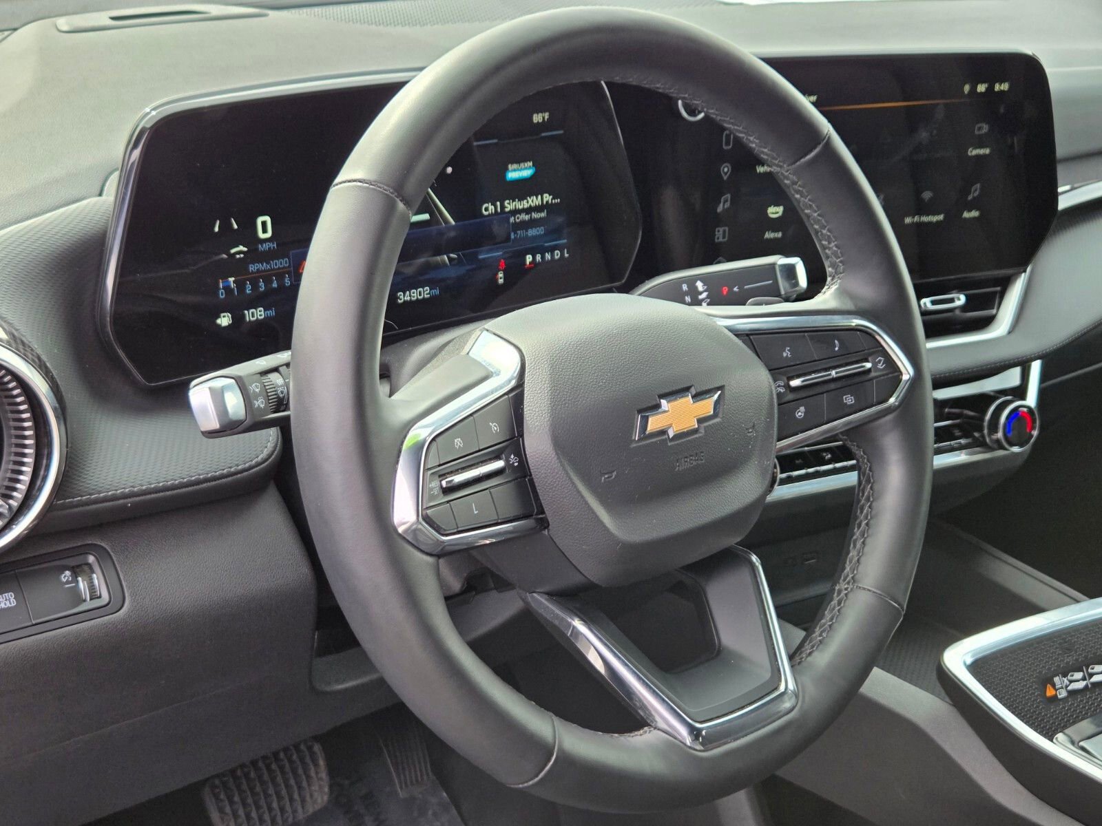 Used 2025 Chevrolet Equinox LT w/ Convenience Package II image 18