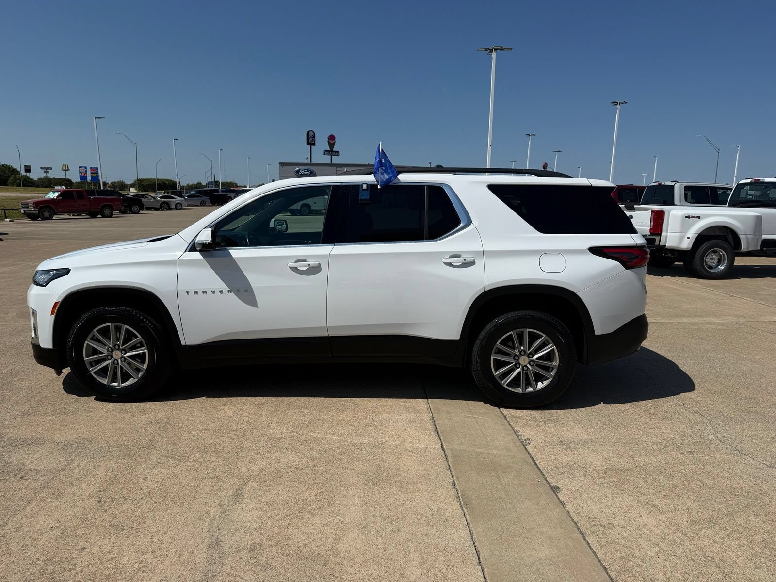 Used 2023 Chevrolet Traverse LT FWD image 8