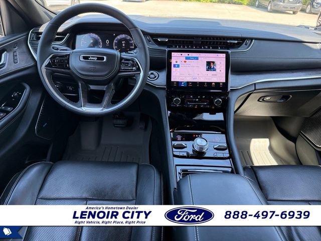 Used 2024 Jeep Grand Cherokee Overland w/ Luxury Tech Group IV AWD/4WD image 15