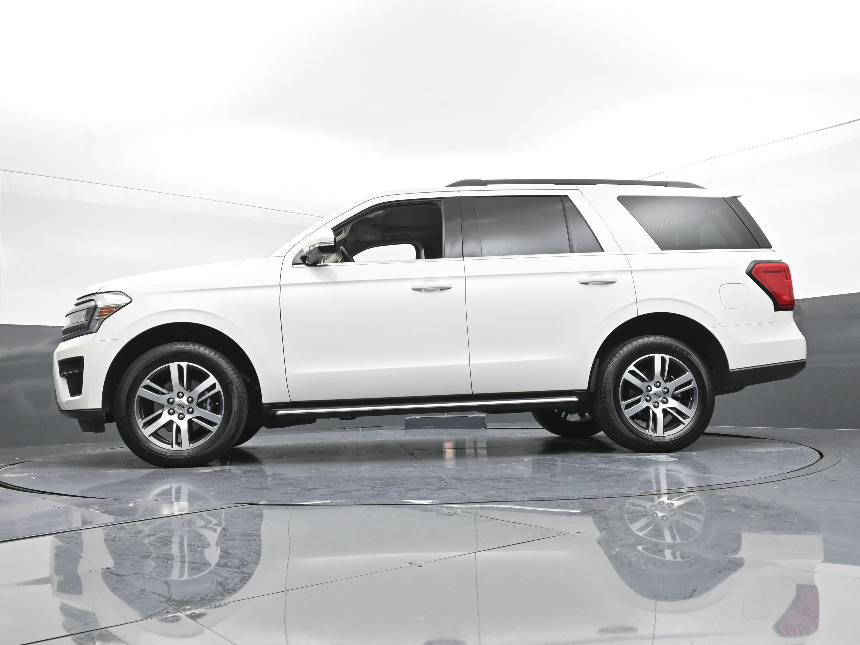 Certified 2022 Ford Expedition XLT image 6