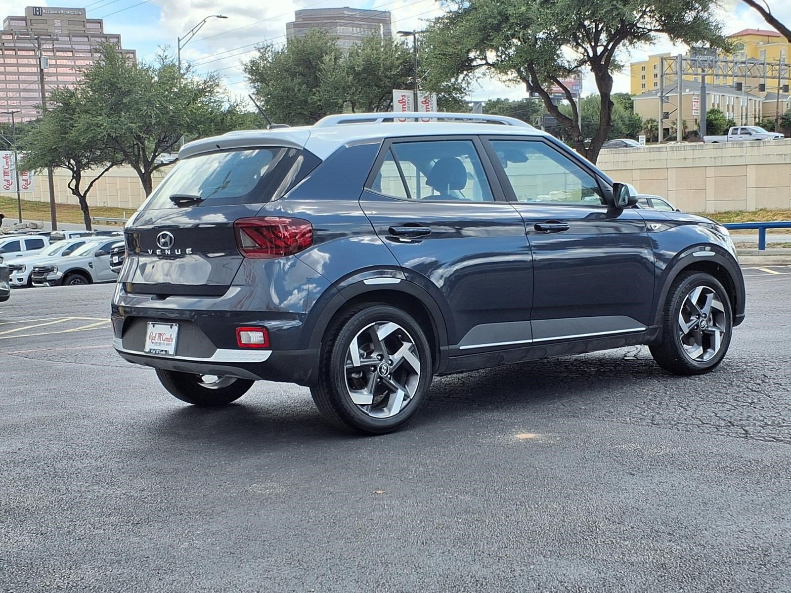Used 2025 Hyundai Venue Limited FWD image 6