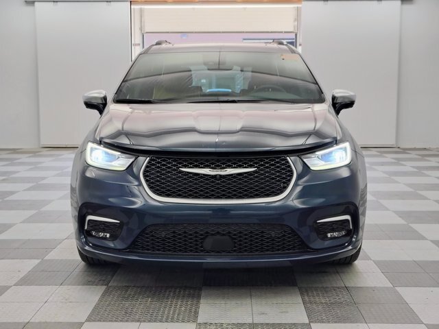 Used 2024 Chrysler Pacifica Pinnacle FWD image 8