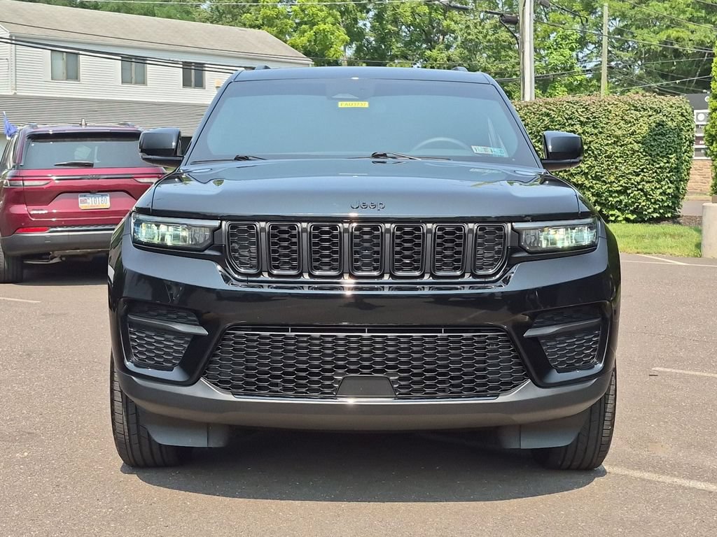 Used 2024 Jeep Grand Cherokee Altitude AWD/4WD image 6