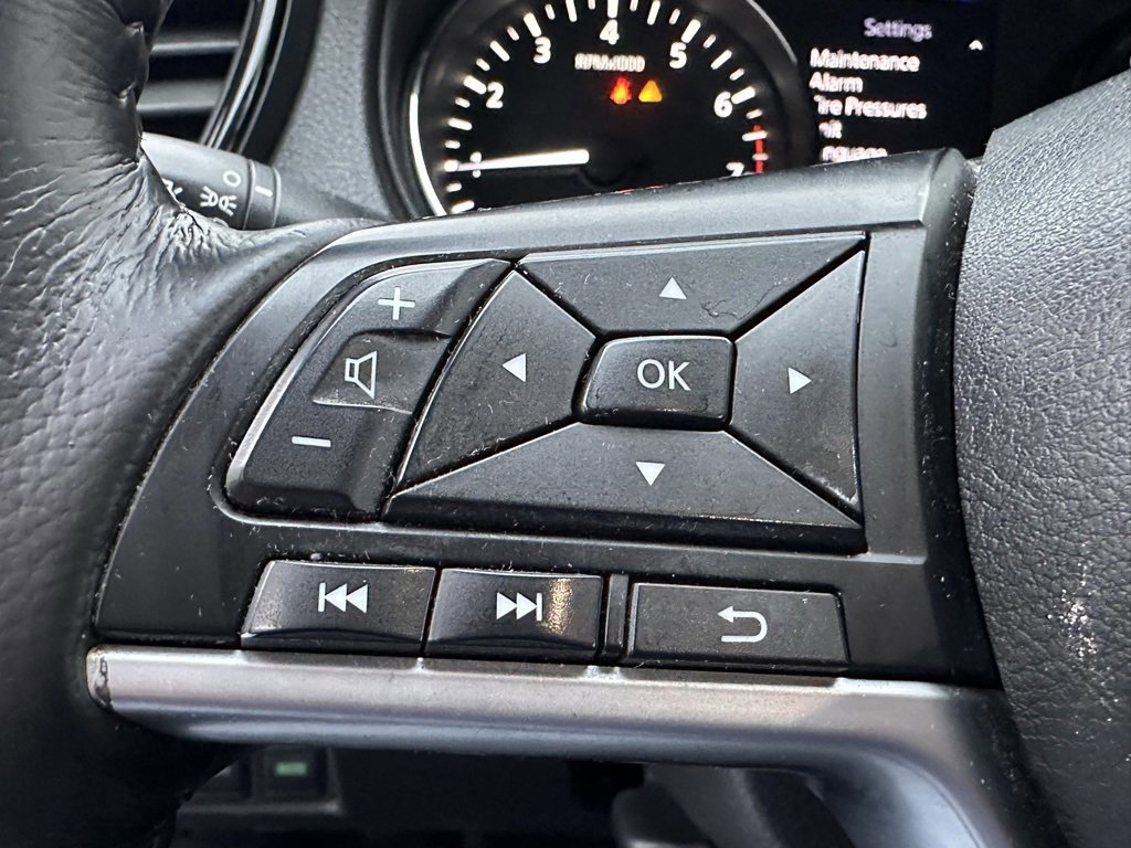 Used 2018 Nissan Rogue SV w/ Premium Package image 24