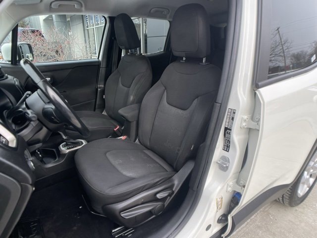 Used 2017 Jeep Renegade Latitude w/ Cold Weather Group image 16