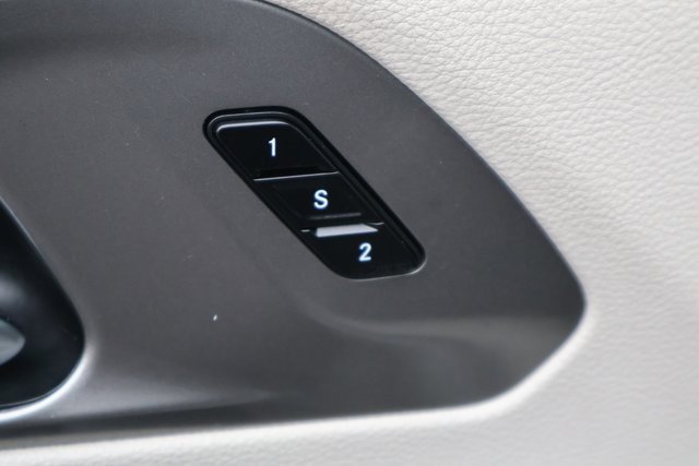 Used 2024 Chrysler Pacifica Touring-L image 28