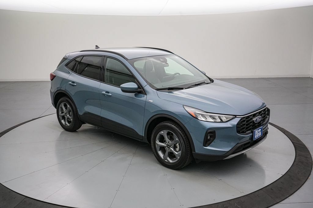 Certified 2025 Ford Escape ST-Line Select AWD/4WD image 2