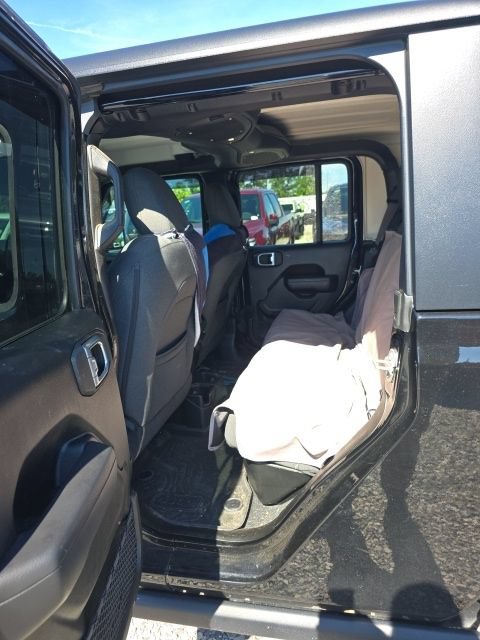 Used 2024 Jeep Gladiator Sport AWD/4WD image 5