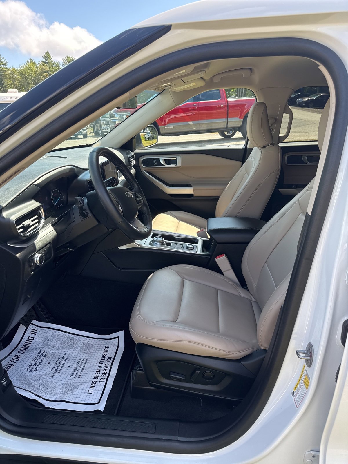 Certified 2022 Ford Explorer XLT w/ Equipment Group 202A image 16