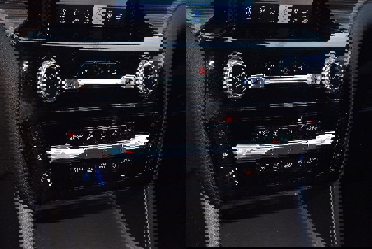 Certified 2022 Ford Explorer Limited w/ Limited Technology Package image 31