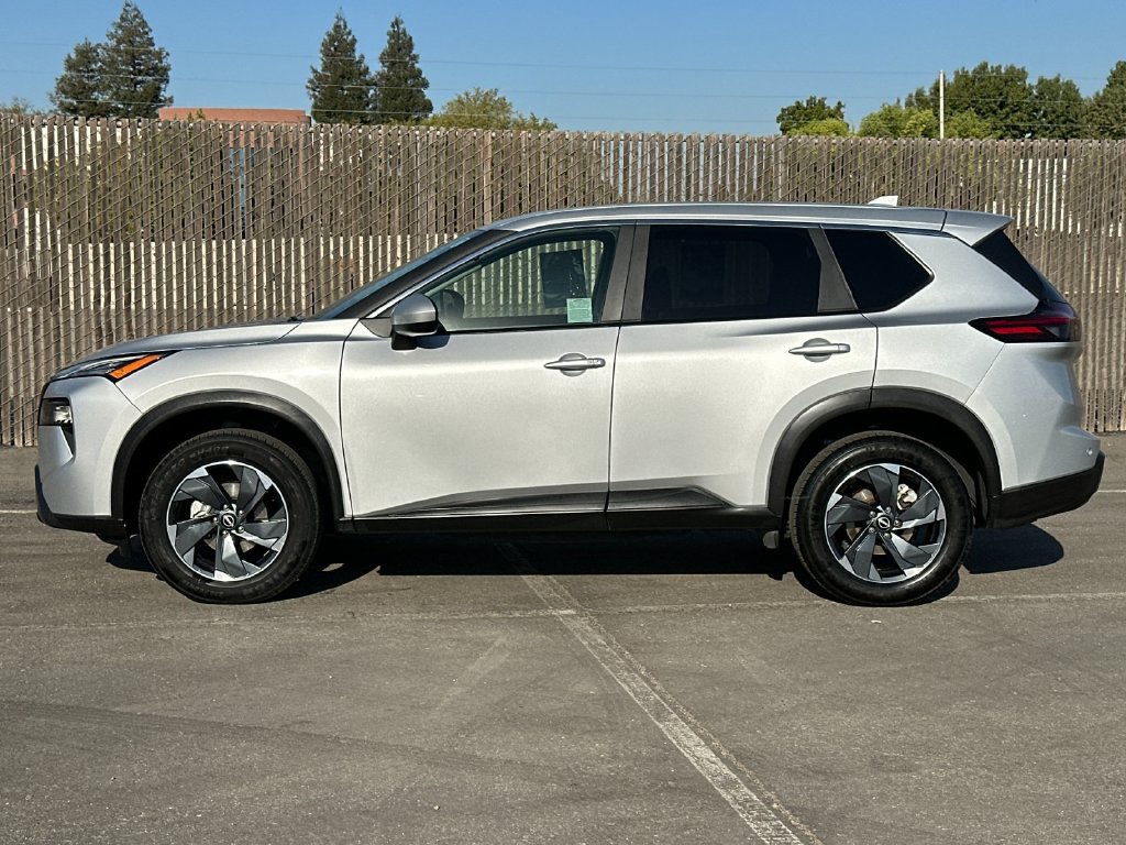 Used 2025 Nissan Rogue SV AWD/4WD image 6