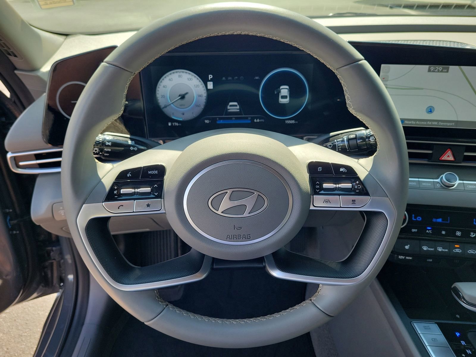 Used 2025 Hyundai Elantra SEL FWD image 17