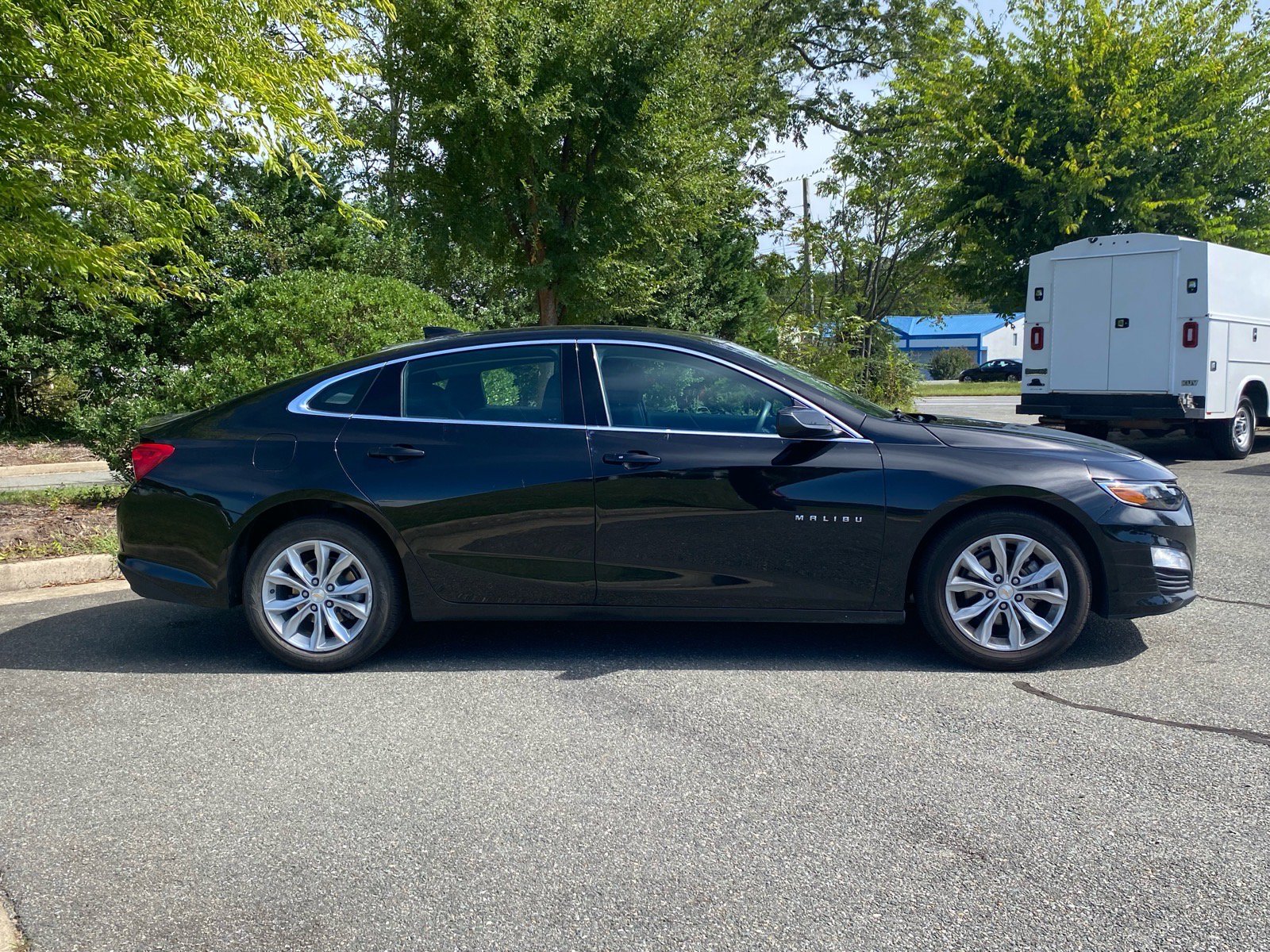 Used 2025 Chevrolet Malibu LT FWD image 3
