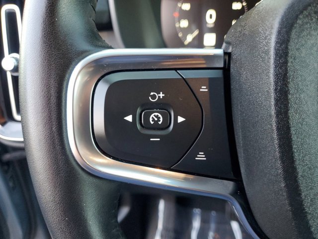 Used 2021 Volvo XC40 T5 Momentum w/ Protection Package Premier image 20