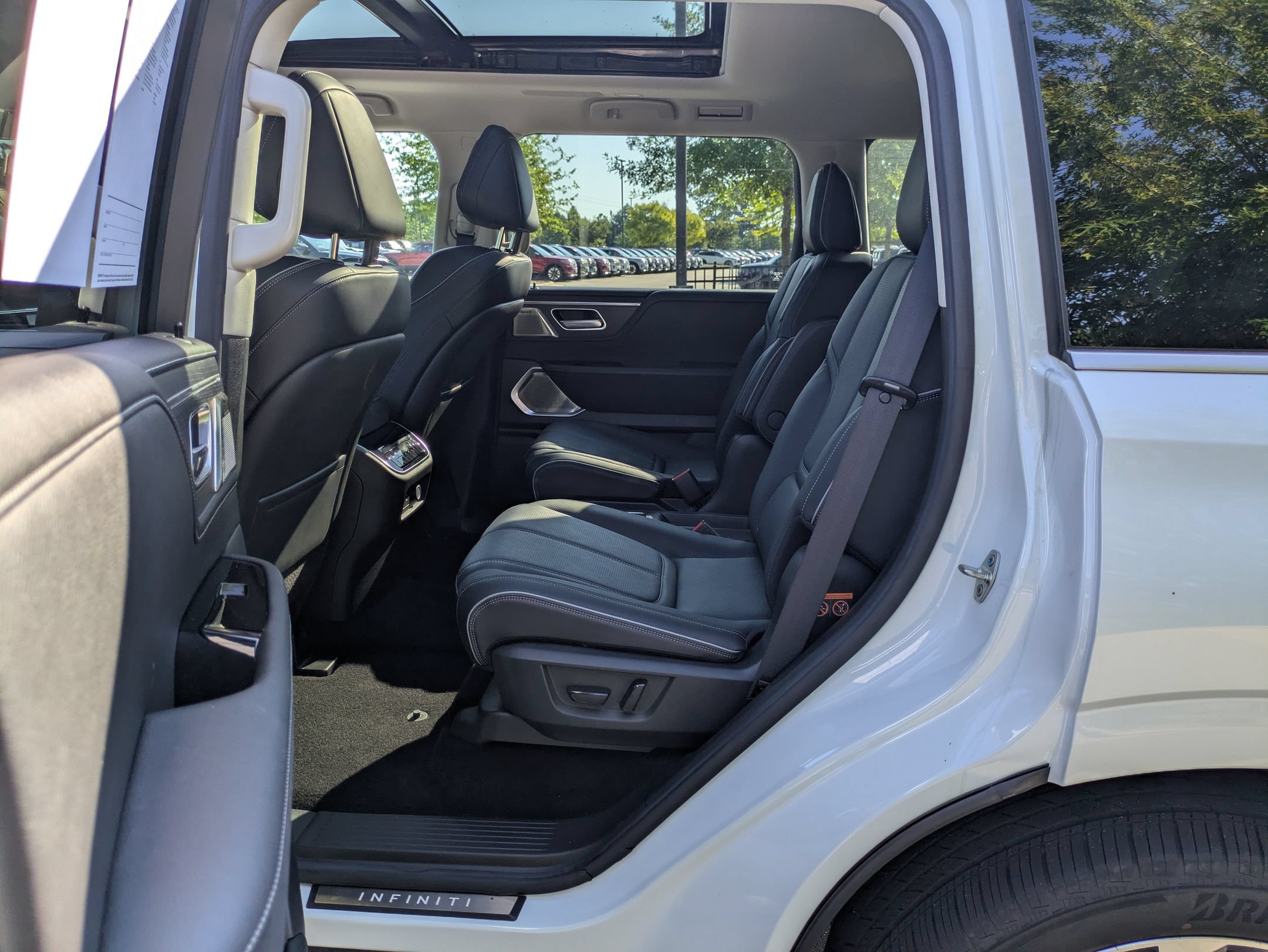 Used 2025 INFINITI QX80 Sensory AWD/4WD image 28