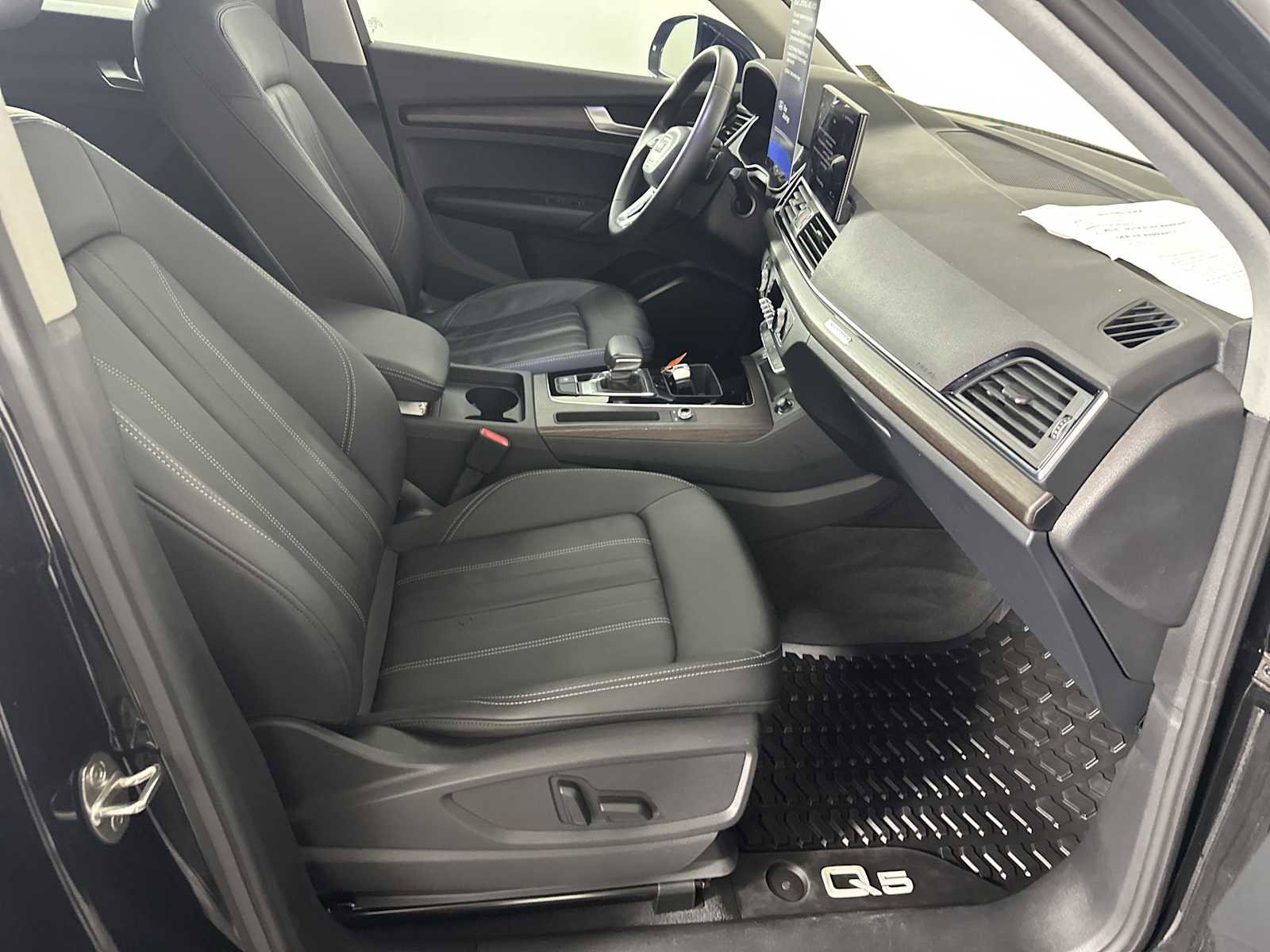 Used 2023 Audi Q5 2.0T Premium w/ Convenience Package image 11