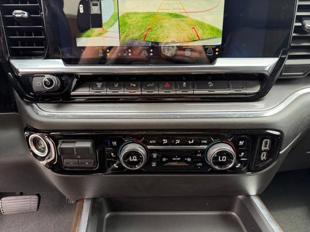 Used 2024 Chevrolet Silverado 2500 High Country w/ High Country Premium Package AWD/4WD image 20