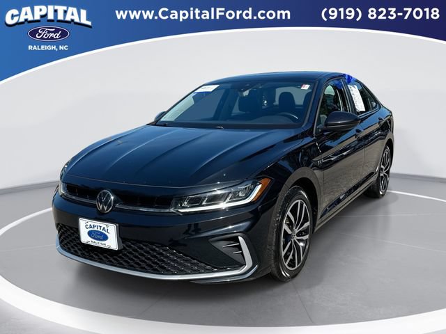 Used 2025 Volkswagen Jetta SE FWD image 1