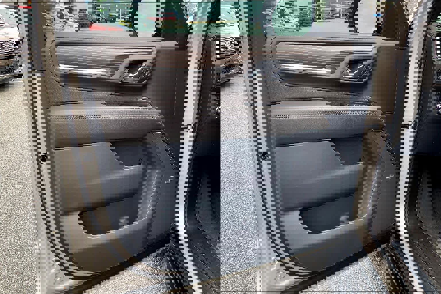 Used 2024 GMC Yukon Denali w/ Advanced Technology Package image 22