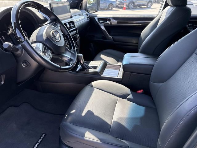 Used 2023 Lexus GX 460 Premium w/ Accessory Package AWD/4WD image 27