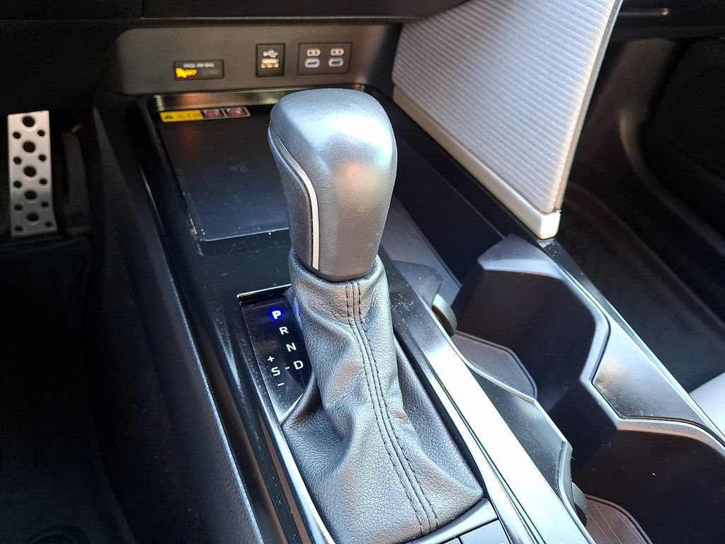 Used 2025 Toyota Camry SE FWD image 14