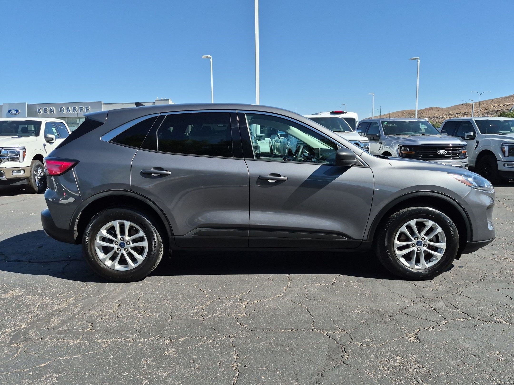 Certified 2022 Ford Escape SE AWD/4WD image 3