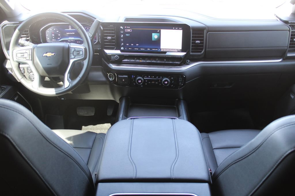 Used 2025 Chevrolet Silverado 2500 LTZ w/ LTZ Convenience Package image 12