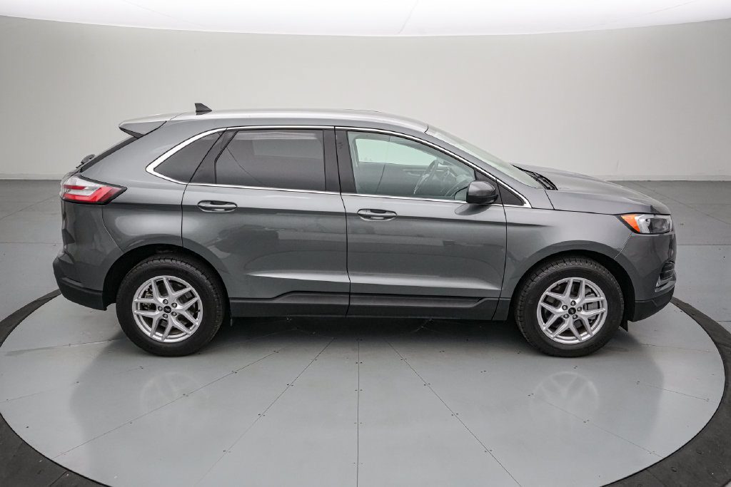 Certified 2024 Ford Edge SEL w/ Convenience Package AWD/4WD image 3