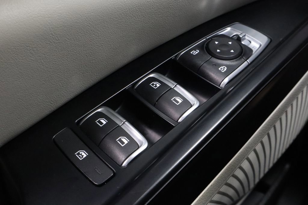 Used 2024 Kia Carnival LX image 26