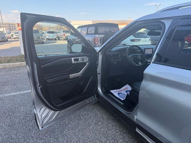 Certified 2022 Ford Explorer Limited w/ Equipment Group 301A image 10