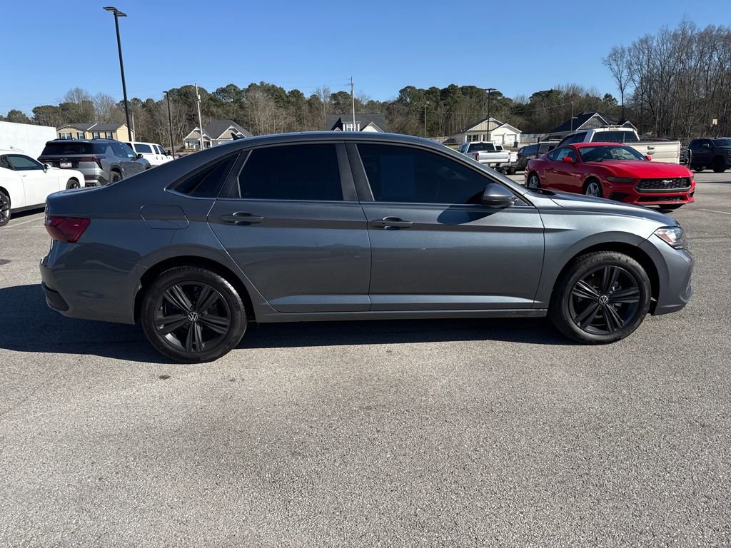 Used 2024 Volkswagen Jetta SE w/ Panoramic Sunroof Package image 7