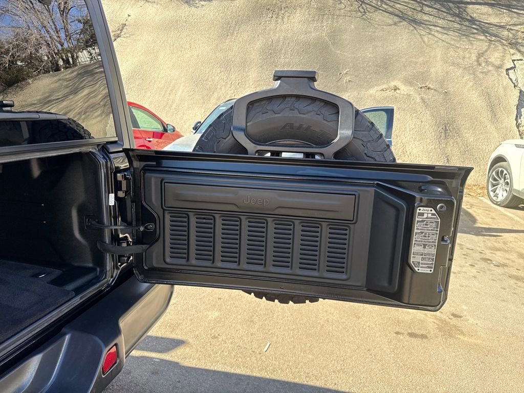 Used 2023 Jeep Wrangler Unlimited Rubicon w/ Cold Weather Group image 21