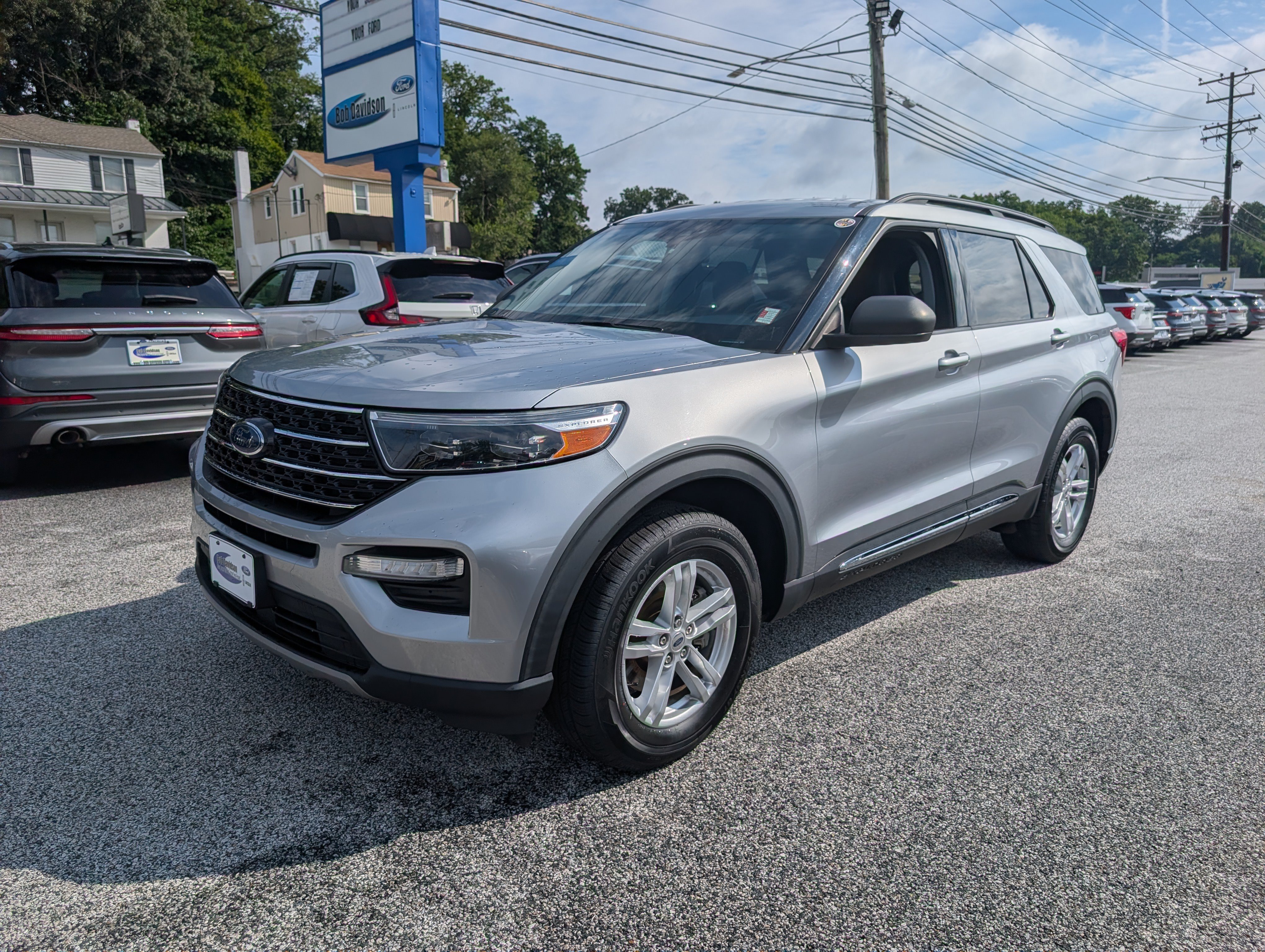 Certified 2020 Ford Explorer XLT w/ Equipment Group 202A AWD/4WD image 2
