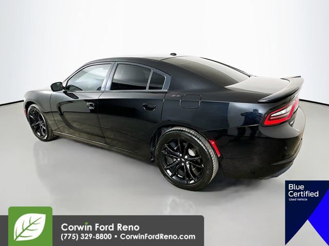 Used 2018 Dodge Charger SXT w/ Blacktop Package RWD image 5