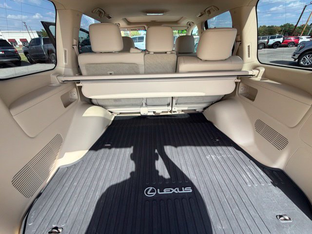 Used 2021 Lexus LX 570 4WD w/ Luxury Package image 19