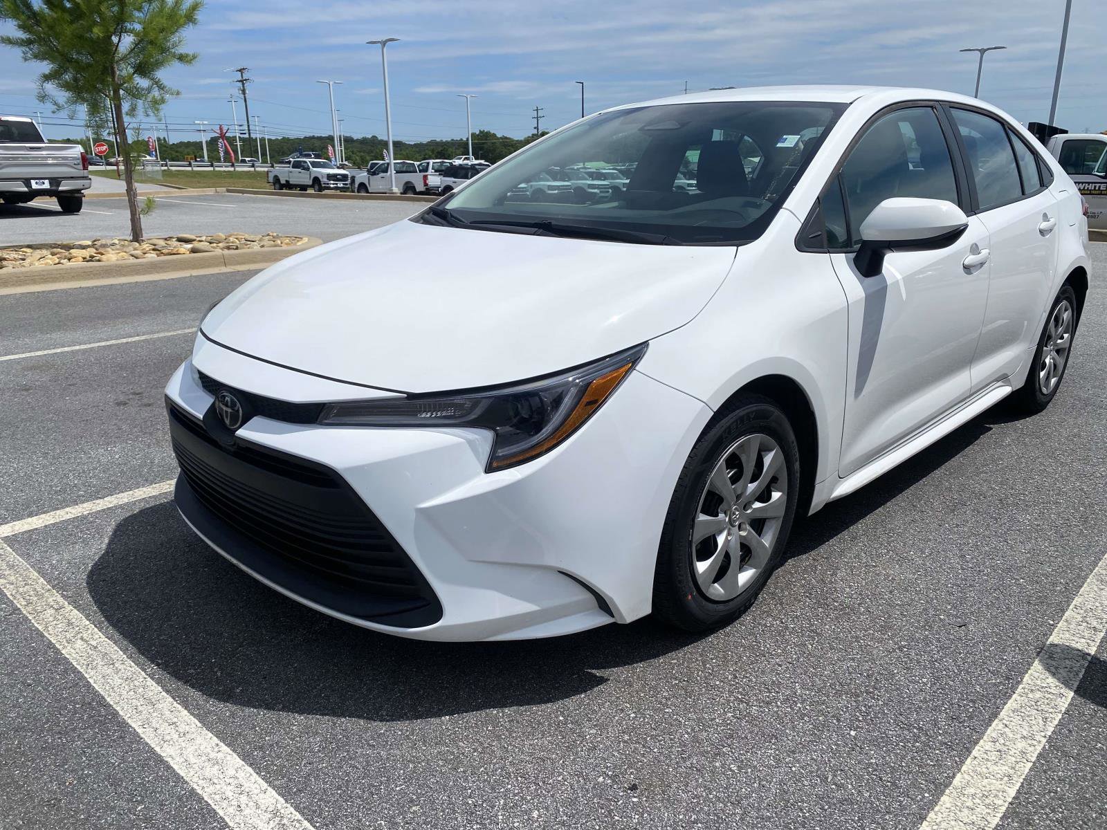 Used 2024 Toyota Corolla LE FWD video 3