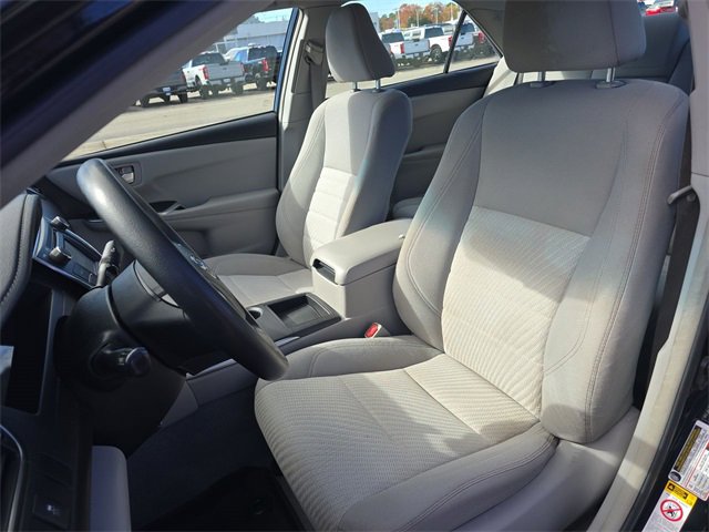 Used 2017 Toyota Camry LE image 11