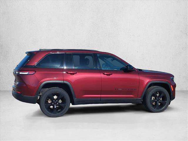 Used 2022 Jeep Grand Cherokee Altitude AWD/4WD image 4