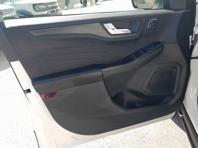 Certified 2025 Ford Escape Platinum w/ Premium Technology Package AWD/4WD image 10