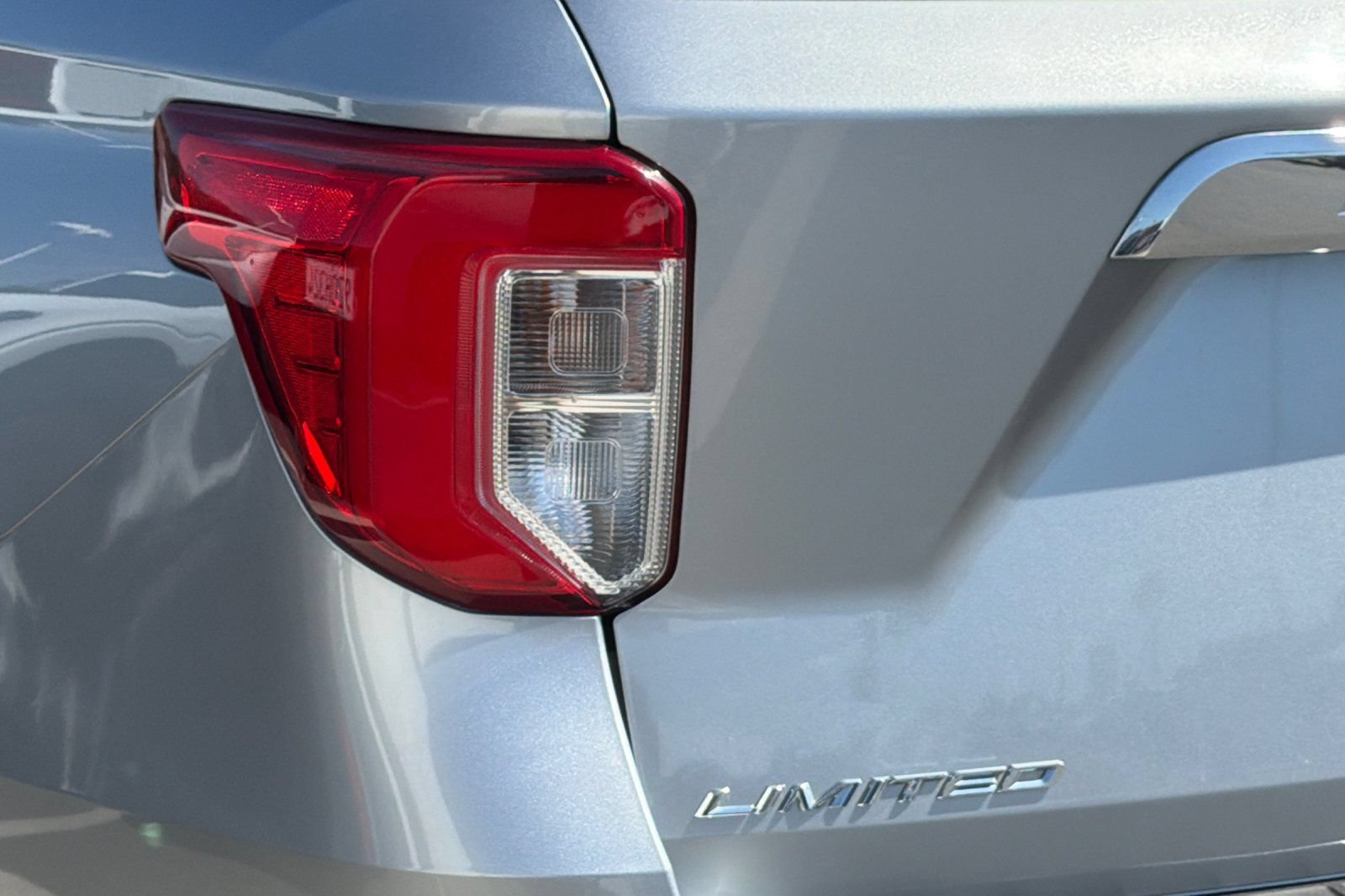Certified 2023 Ford Explorer Limited RWD image 28
