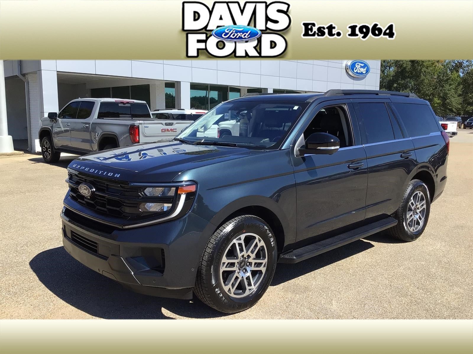 Certified 2025 Ford Expedition Active RWD image 1
