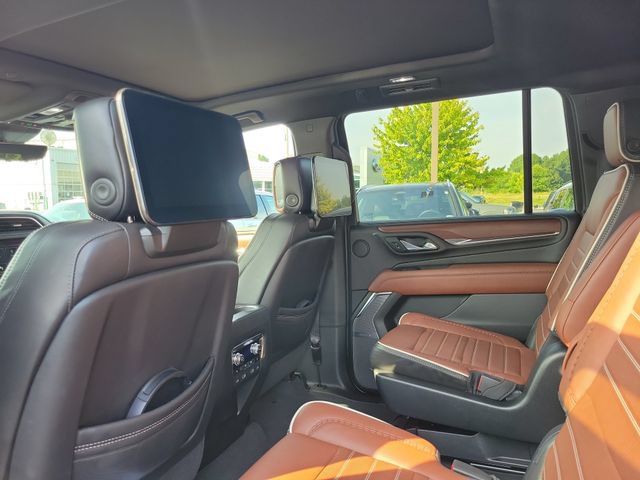 Used 2023 GMC Yukon XL Denali Ultimate AWD/4WD image 28