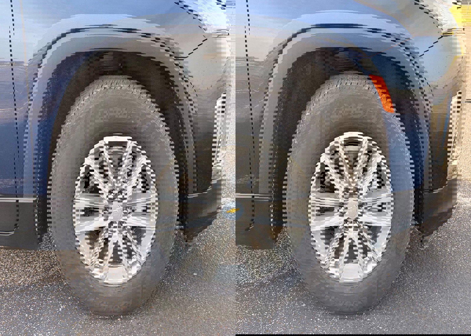 Used 2023 Chevrolet Traverse LT image 16