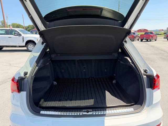 Used 2021 Audi Q3 2.0T Premium w/ Convenience Package AWD/4WD image 19