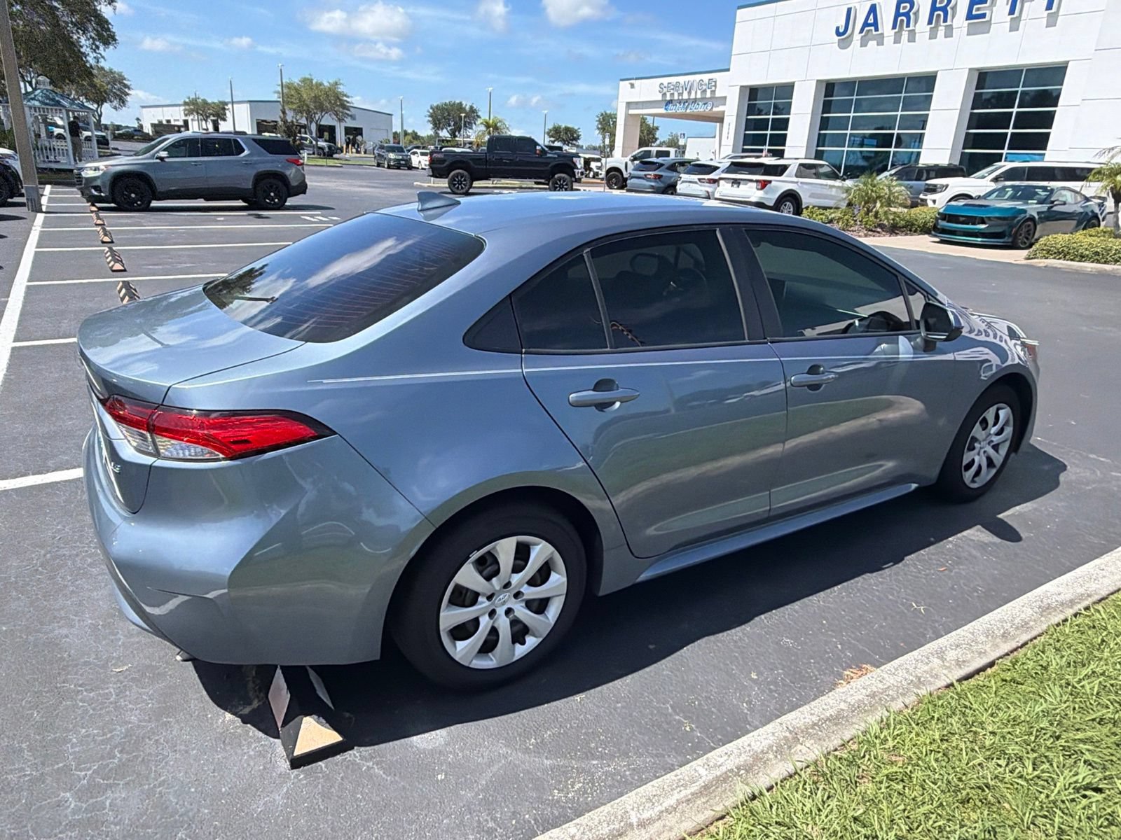 Used 2021 Toyota Corolla LE FWD image 3